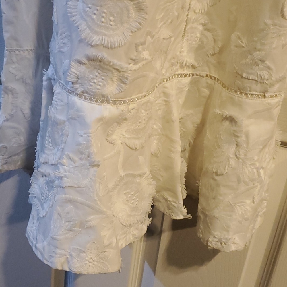 White applique dress.  Beautiful. - Picture 4 of 5